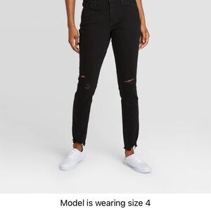Black distressed skinny jeans